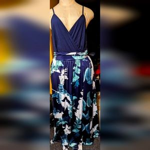 Gorgeous, sexy, flowy maxi dress size L BNWT